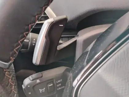 Photo 16 Peugeot 3008  Hybrid 225 e-EAT8 GT Pack