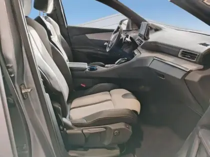 Photo 8 Peugeot 3008  Hybrid 225 e-EAT8 GT Pack