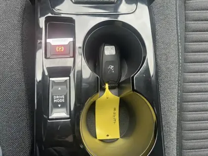 Photo 15 Peugeot 208  Electrique 50 kWh 136ch Style