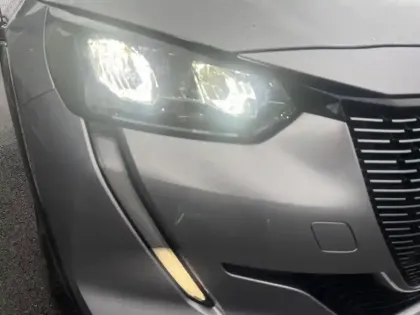 Photo 13 Peugeot 208  Electrique 50 kWh 136ch Style