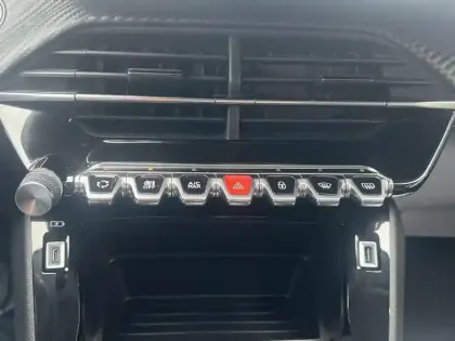 Photo 12 Peugeot 208  Electrique 50 kWh 136ch Style