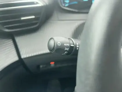 Photo 16 Peugeot 208  Electrique 50 kWh 136ch Style