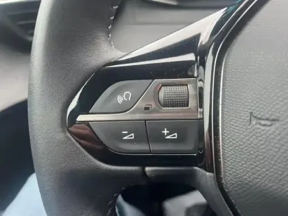 Photo 18 Peugeot 208  Electrique 50 kWh 136ch Style