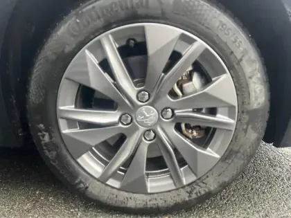 Photo 14 Peugeot 208  Electrique 50 kWh 136ch Style