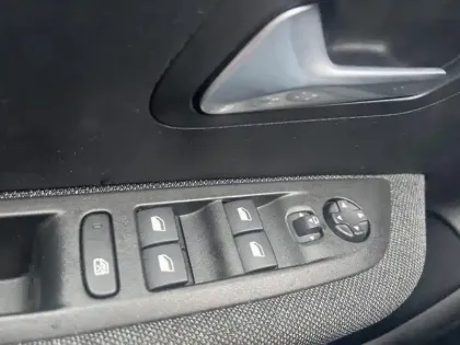 Photo 19 Peugeot 208  Electrique 50 kWh 136ch Style