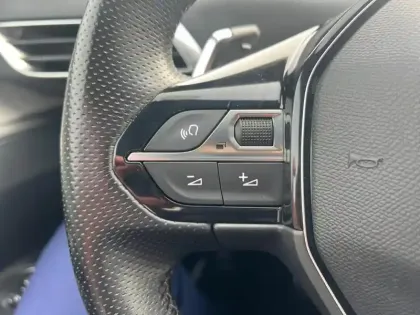 Photo 18 Peugeot 3008  Hybrid 225 e-EAT8 GT