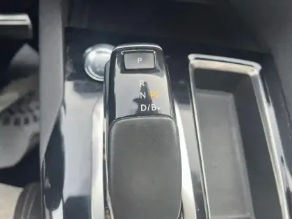 Photo 23 Peugeot 3008  Hybrid 225 e-EAT8 GT