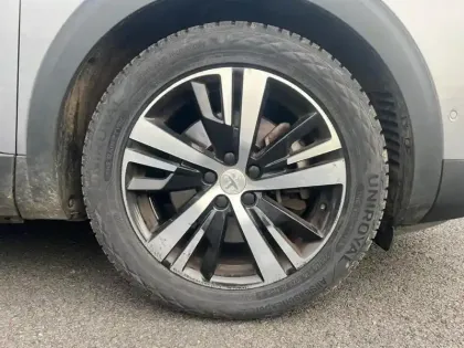 Photo 14 Peugeot 3008  Hybrid 225 e-EAT8 GT