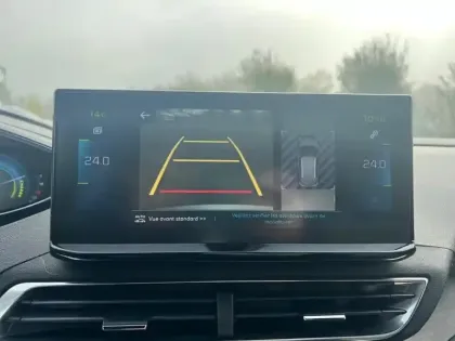 Photo 15 Peugeot 3008  Hybrid 225 e-EAT8 GT