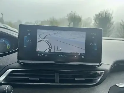 Photo 10 Peugeot 3008  Hybrid 225 e-EAT8 GT