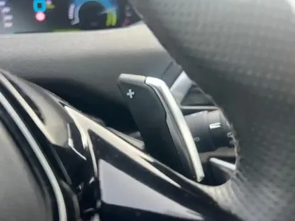 Photo 17 Peugeot 3008  Hybrid 225 e-EAT8 GT