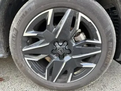 Photo 14 Peugeot 5008  Hybrid 145 e-DCS6 Allure