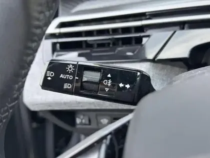 Photo 16 Peugeot 5008  Hybrid 145 e-DCS6 Allure