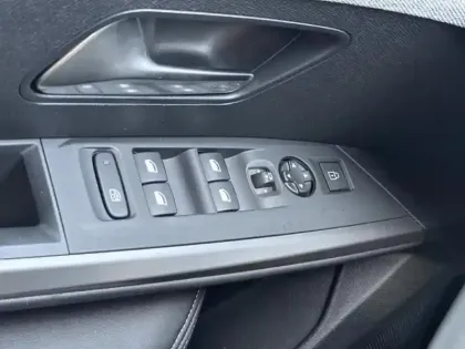 Photo 19 Peugeot 5008  Hybrid 145 e-DCS6 Allure