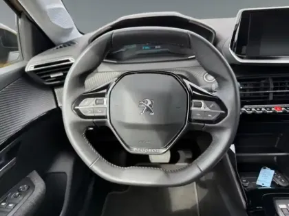 Photo 11 Peugeot 208  e- 136ch Style