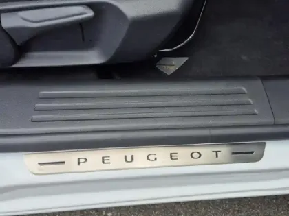 Photo 13 Peugeot 2008  1.5 BlueHDi 130ch S&S Roadtrip EAT8 125g