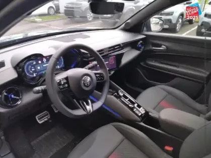 Photo 14 Alfa Romeo Junior  1.2 Ibrida 136ch Speciale DCT6