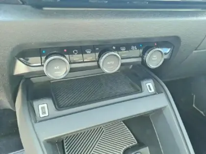 Photo 14 Citroën C4  Moteur électrique 136ch (100 kW) Shine Automatique