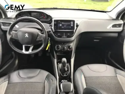 Photo 7 Peugeot 2008  1.2 PureTech 110ch S&S BVM5