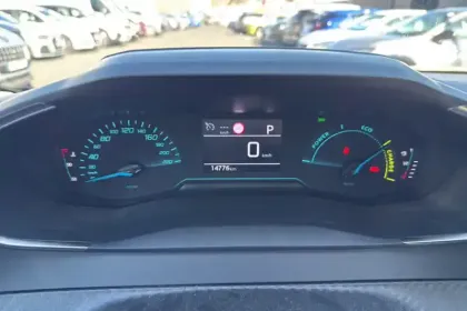 Photo 75 Peugeot 208  Hybrid 100 e-DCS6