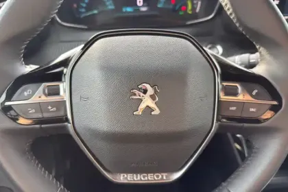 Photo 82 Peugeot 2008  Electrique 136 ch