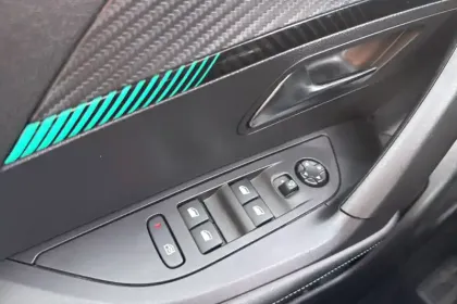 Photo 62 Peugeot 2008  Electrique 136 ch