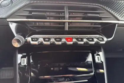 Photo 60 Peugeot 2008  Electrique 136 ch