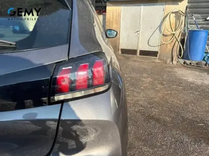 Photo 16 Peugeot 208  PureTech 100 S&S BVM6