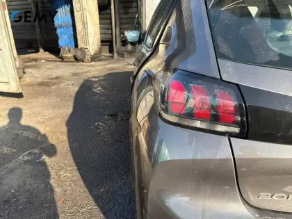 Photo 17 Peugeot 208  PureTech 100 S&S BVM6