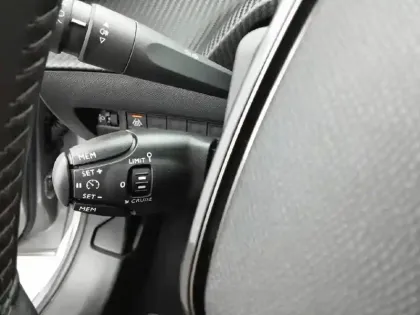 Photo 41 Peugeot 208  BlueHDi 100 S&S BVM6