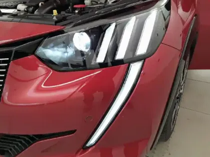 Photo 15 Peugeot 208  PureTech 100 S&S EAT8