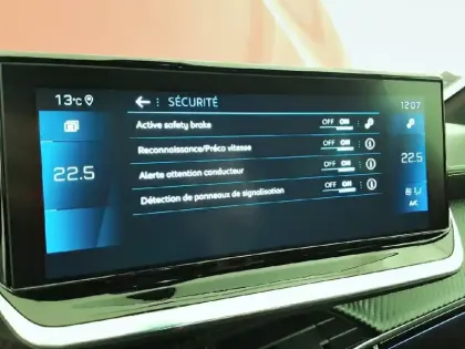 Photo 21 Peugeot 208  PureTech 100 S&S EAT8