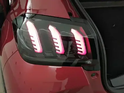 Photo 16 Peugeot 208  PureTech 100 S&S EAT8