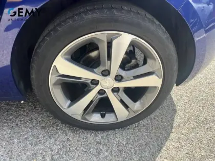 Photo 10 Peugeot 308  PureTech 110ch S&S BVM6