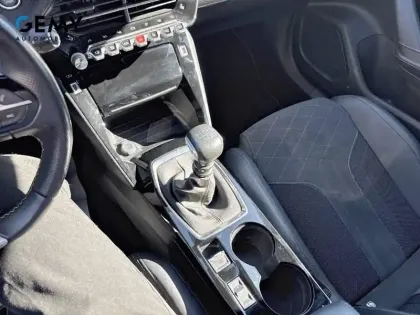 Photo 31 Peugeot 2008  PureTech 130 S&S BVM6