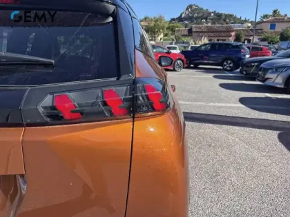 Photo 17 Peugeot 2008  PureTech 130 S&S BVM6