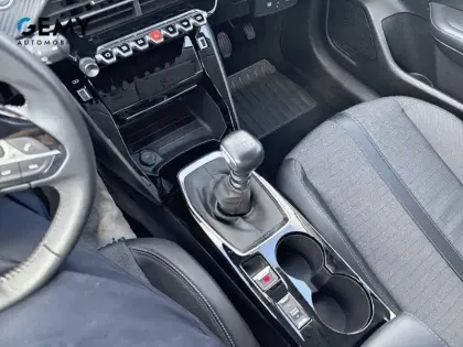 Photo 18 Peugeot 208  PureTech 100 S&S BVM6