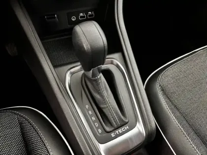 Photo 12 Renault Captur  E-Tech full hybrid 145