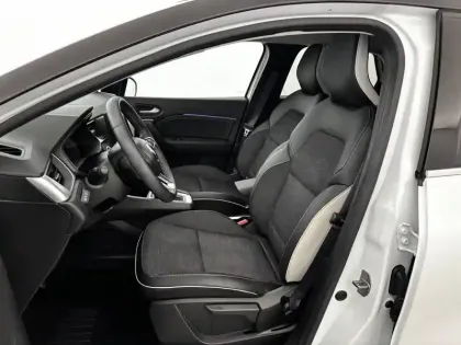 Photo 8 Renault Captur  E-Tech full hybrid 145