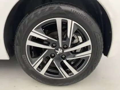 Photo 46 Peugeot 208  PureTech 100 S&S BVM6