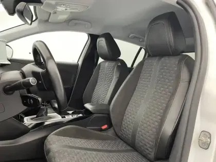 Photo 75 Peugeot 208  PureTech 100 S&S BVM6