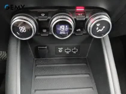 Photo 32 Renault Captur  E-Tech Plug-in 160