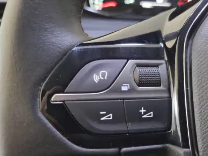 Photo 26 Peugeot 208  BlueHDi 100 S&S BVM6