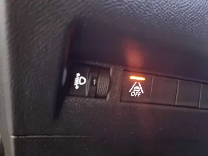 Photo 28 Peugeot 208  BlueHDi 100 S&S BVM6