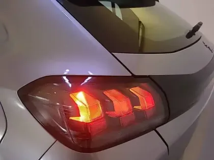 Photo 16 Peugeot 208  BlueHDi 100 S&S BVM6