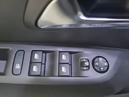 Photo 29 Peugeot 208  BlueHDi 100 S&S BVM6