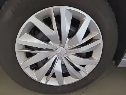 Photo 12 Peugeot 208  BlueHDi 100 S&S BVM6