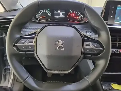 Photo 8 Peugeot 208  BlueHDi 100 S&S BVM6