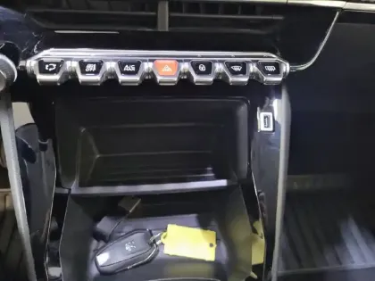 Photo 24 Peugeot 208  BlueHDi 100 S&S BVM6