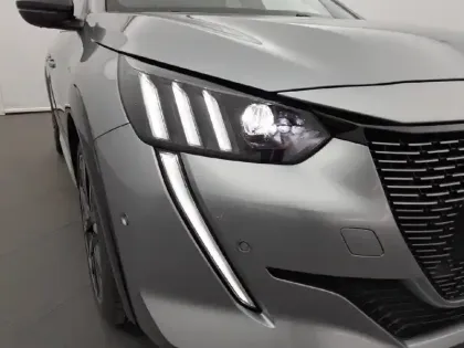 Photo 15 Peugeot 208  PureTech 130 S&S EAT8